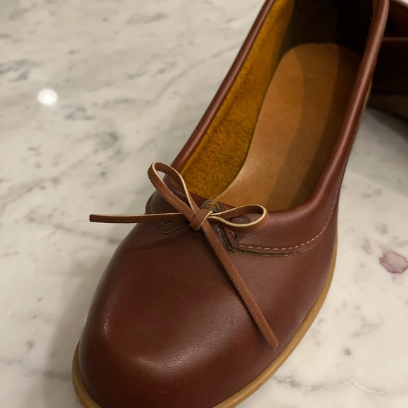 Vintage vegan leather shoes. - Picture 3 of 8